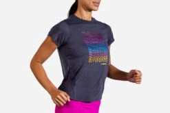 Brooks Women's Distance Graphic Short Sleeve (221469) -Run Style Shop 221469 459 MV Distance Graphic Short Sleeve