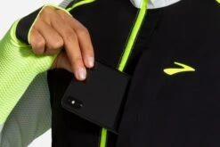 Brooks Women's Carbonite Vest - Icy Grey/Black/Nightlife (221498030) 14 Brooks Women's Carbonite Vest - Icy Grey/Black/Nightlife (221498030) -Run Style Shop 221498 030 D4 Carbonite Vest