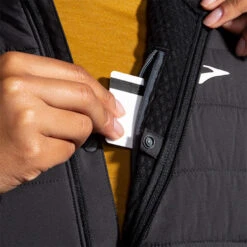 Brooks Women's Shield Hybrid Jacket - Black (221557001) -Run Style Shop 221557 001 D2 Shield Hybrid Jacket 2