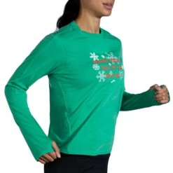 Brooks Women's Run Merry Distance Long Sleeve - Green/Run Merry (221563377) -Run Style Shop 221563 377 MV Run Merry Distance Graphic LS