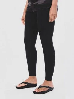 Oofos Women's OOlala Limited Sandal -Run Style Shop black camo 932x680 c0e077c2 7a8f 460d 8e92 06fdeb9bd561