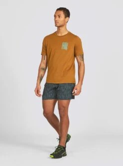 Janji Men's Runterra Bio Tee - Run Everywhere Alphatopo (MT06A-S22-ATP) -Run Style Shop ezgif.com gif maker 12 1b59bb8b 46bd 496b bd26 a21798060df9